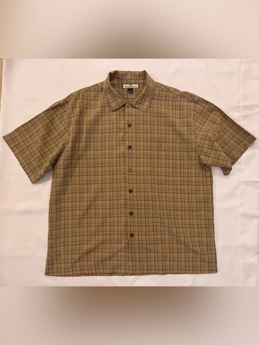 Tommy Bahama Men’s 100% Silk Short Sleeve Shirt. Size: XL Color: Brown Tan.